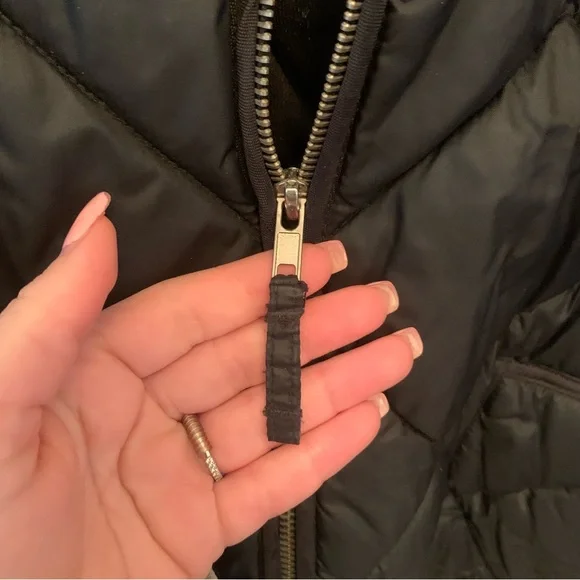 Vintage Black Quilted Puffer Jacket with Stand-Up Collar